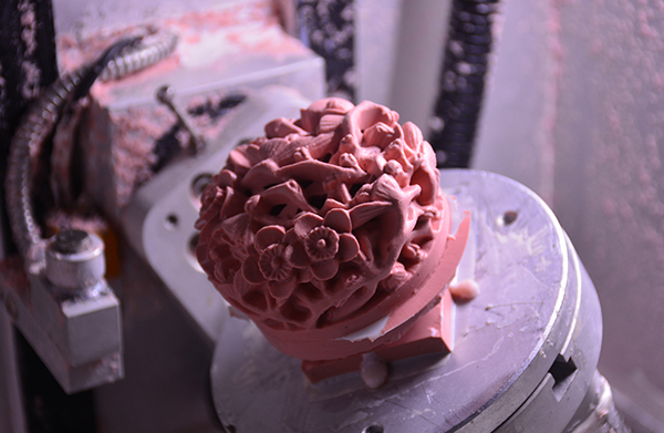 小型五軸聯(lián)動雕刻機-鏤空香爐雕刻